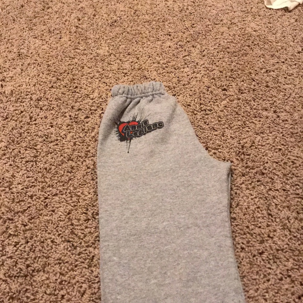Annie Leblanc sweats